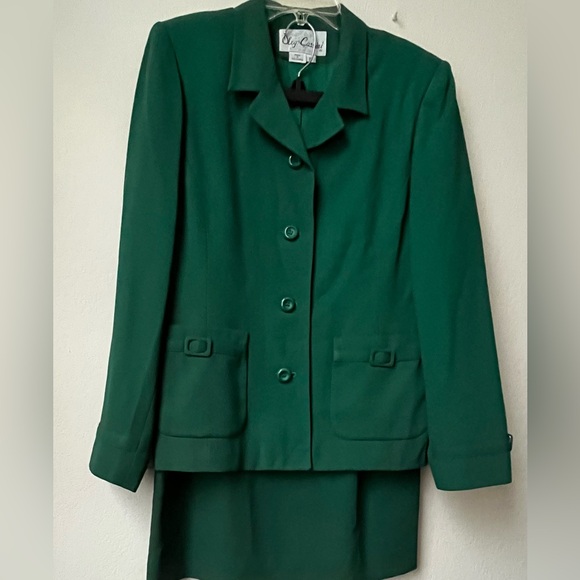 Gently Used Two Piece Career Suit- Long Sleeve Collar Jacket Straight Shirt - Picture 1 of 16